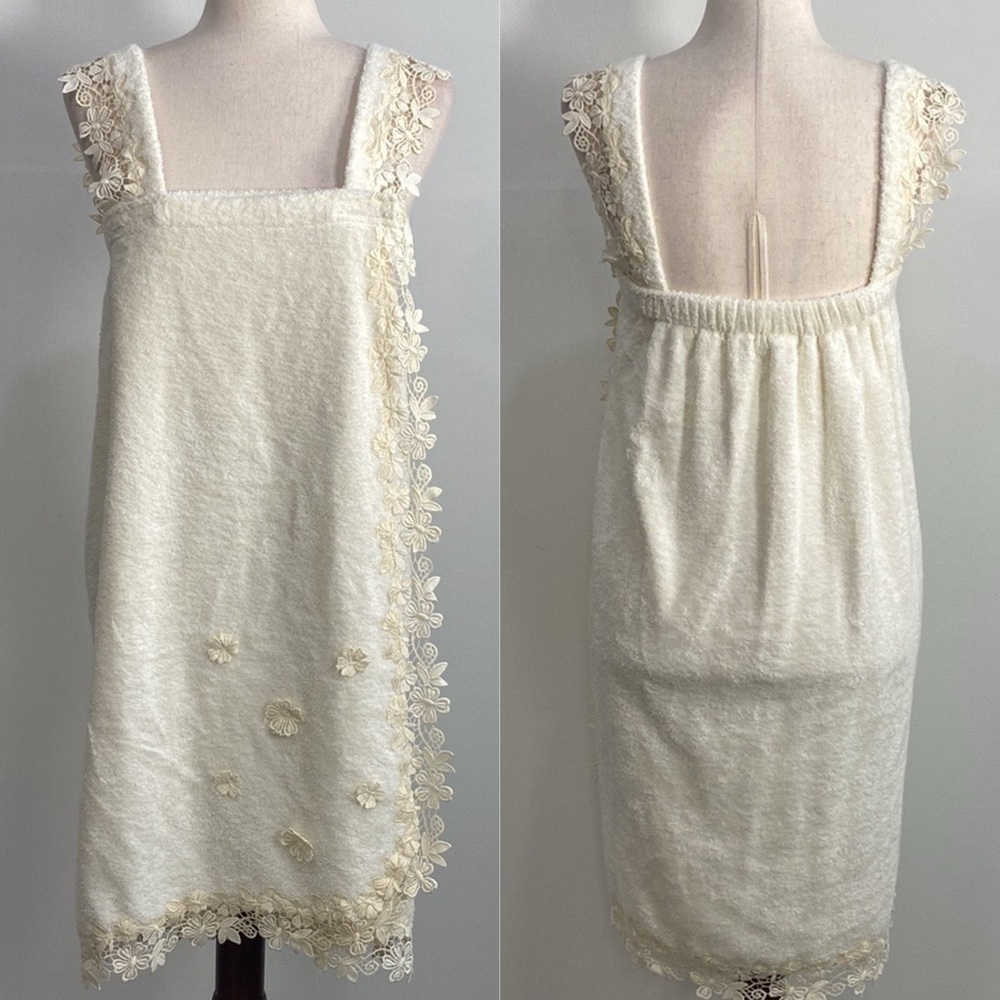 Vintage Cream Wrap Towel Floral Embroidered Flirty‎ feminine Women's S/M
